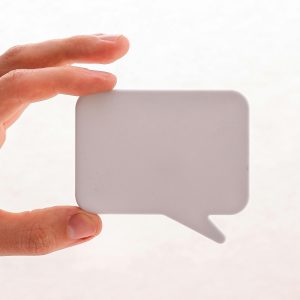 Quand tout devient bataille : quelle place pour le dialogue ? pexels cup of couple 8015670